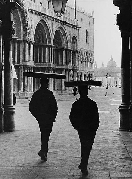 Venice. Sotoportego dell'orologio, 1954 c.